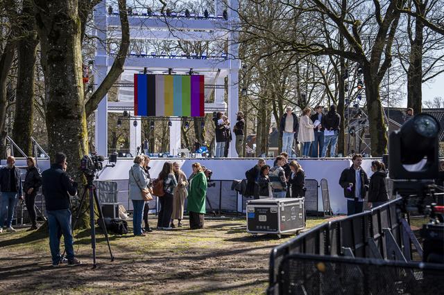 LIVE | Kruisdrager Monique: ‘Het draait allemaal om verbinding’