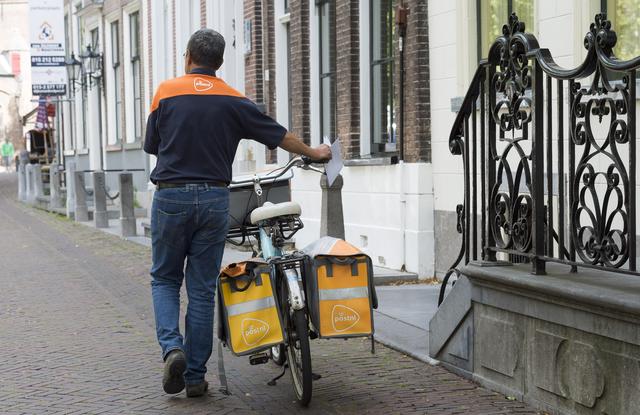 ‘De prijsverhoging voor snelle postbezorging is belachelijk’ | Stelling van de week