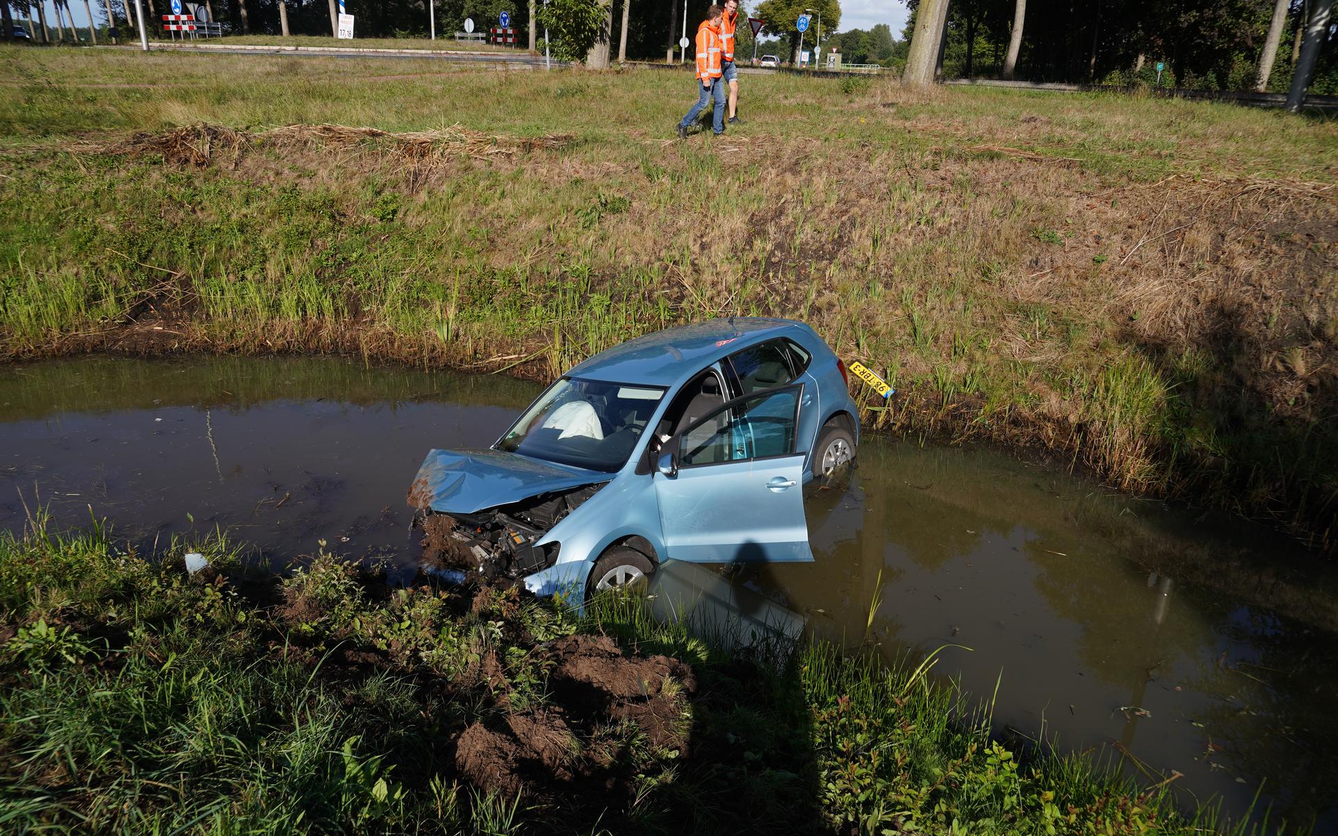 Een automobilist is maandagmorgen gewond geraakt nadat hij met zijn voertuig te water raakte op de N375 bij Broekhuizen.                      