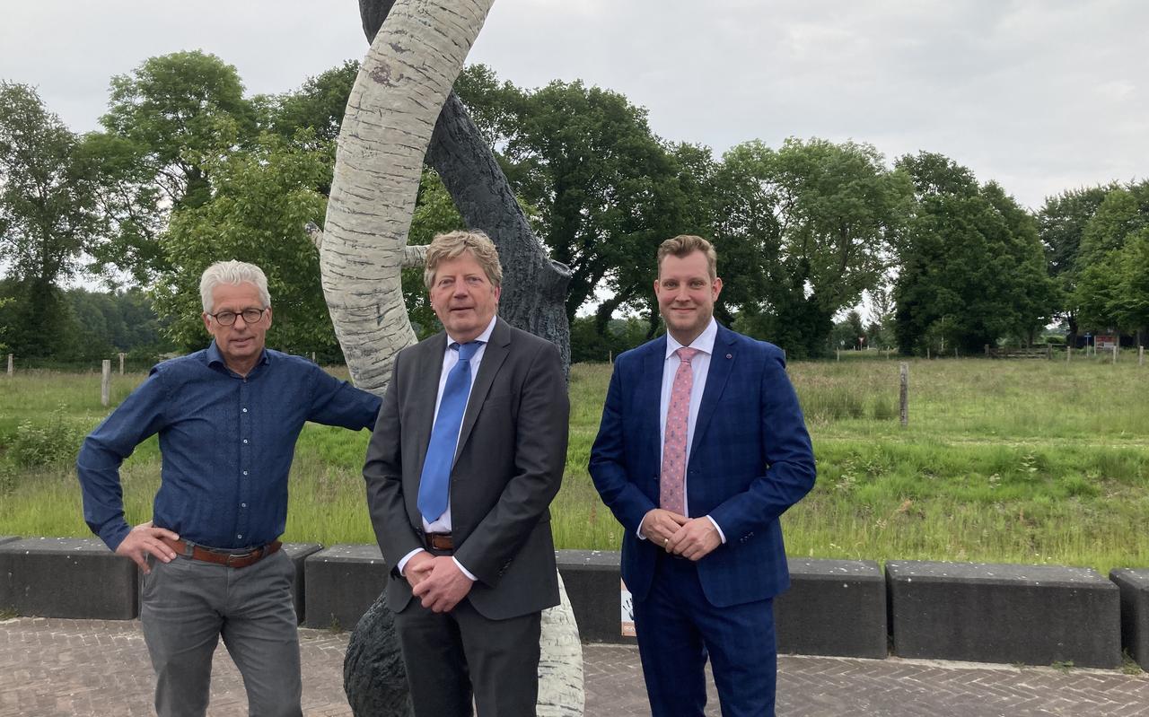 De kandidaat-wethouders van de gemeente Westerveld. Van links naar rechts: Henk Doeven, Roel Vedder en Jacob Boonstra. De kandidaat-wethouders van de gemeente Westerveld. Van links naar rechts: Henk Doeven, Roel Vedder en Jacob Boonstra.