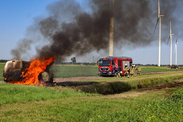 LIVE | Busje brandt uit in weiland bij Nieuwediep en onrust na verkeersongeval in Emmen