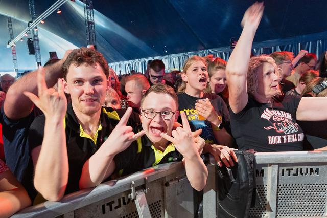 Stralende koppies bij optredens van Jannes en Stef Ekkel bij GigaGfestival in Pesse, maar ook ontroe