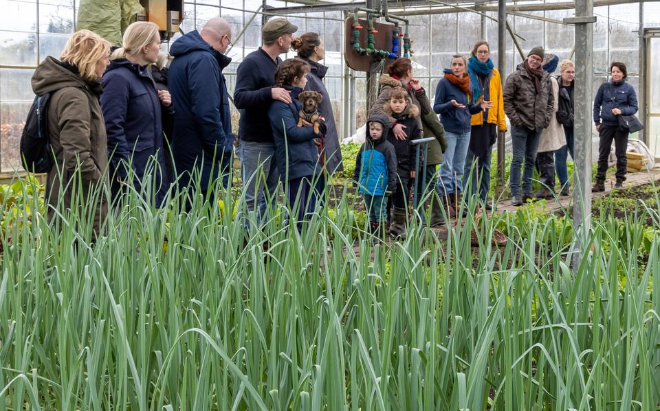 Eerder dit jaar gaf De Naoberhoeve aan klanten en belangstellenden uitleg over de zelfpluktuin op het bedrijf.