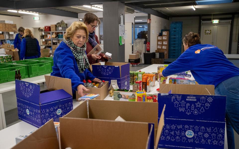 Vrijwilligers zijn aan het werk in een Voedselbank. Foto ter illustratie.