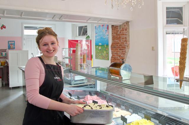 Amber (19) neemt Smaak in Diever over. ‘De ijssalon is geliefd en dat wil ik zo houden’