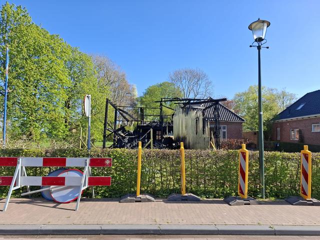 LIVE | Monumentale weegbrug in Warffum door brand verwoest
