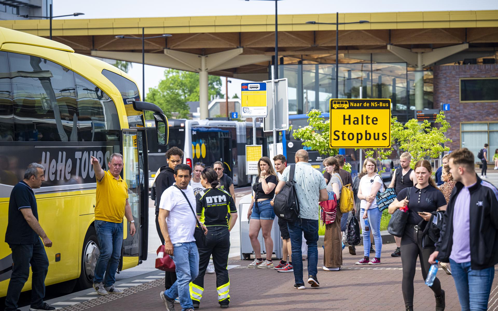 'Indiase Toestanden' Op De Treinstations. Zo Gaat Het Eraan Toe Nu Er ...