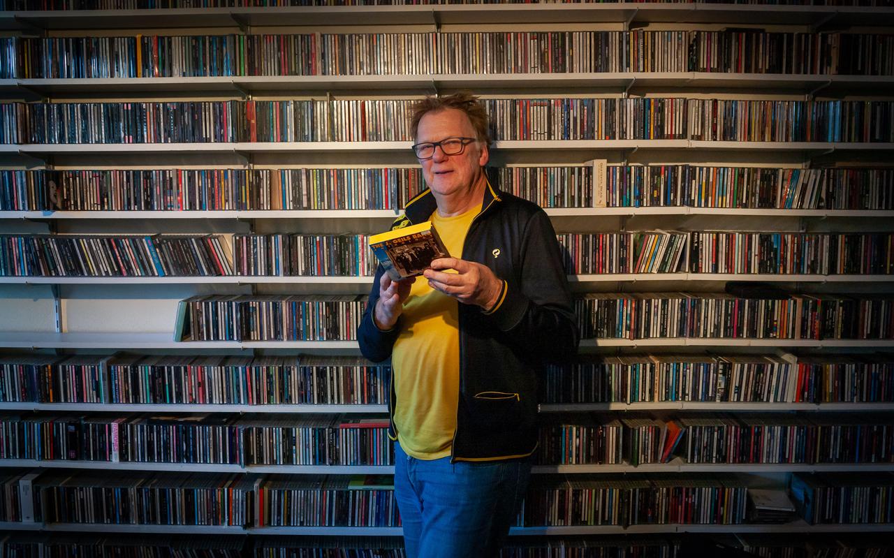Gert Meijer heeft zo'n 5000 cd's verkocht aan rockdominee Jan Andries de Boer. ,,Persoonlijk heb ik ook veel meer met elpees. Daar ben ik ben mee opgegroeid.''
