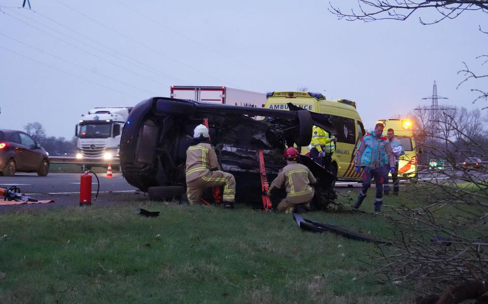 Man (50) Uit Steenwijk Raakt Ernstig Gewond Bij Ongeval Op A32 Met Vier ...