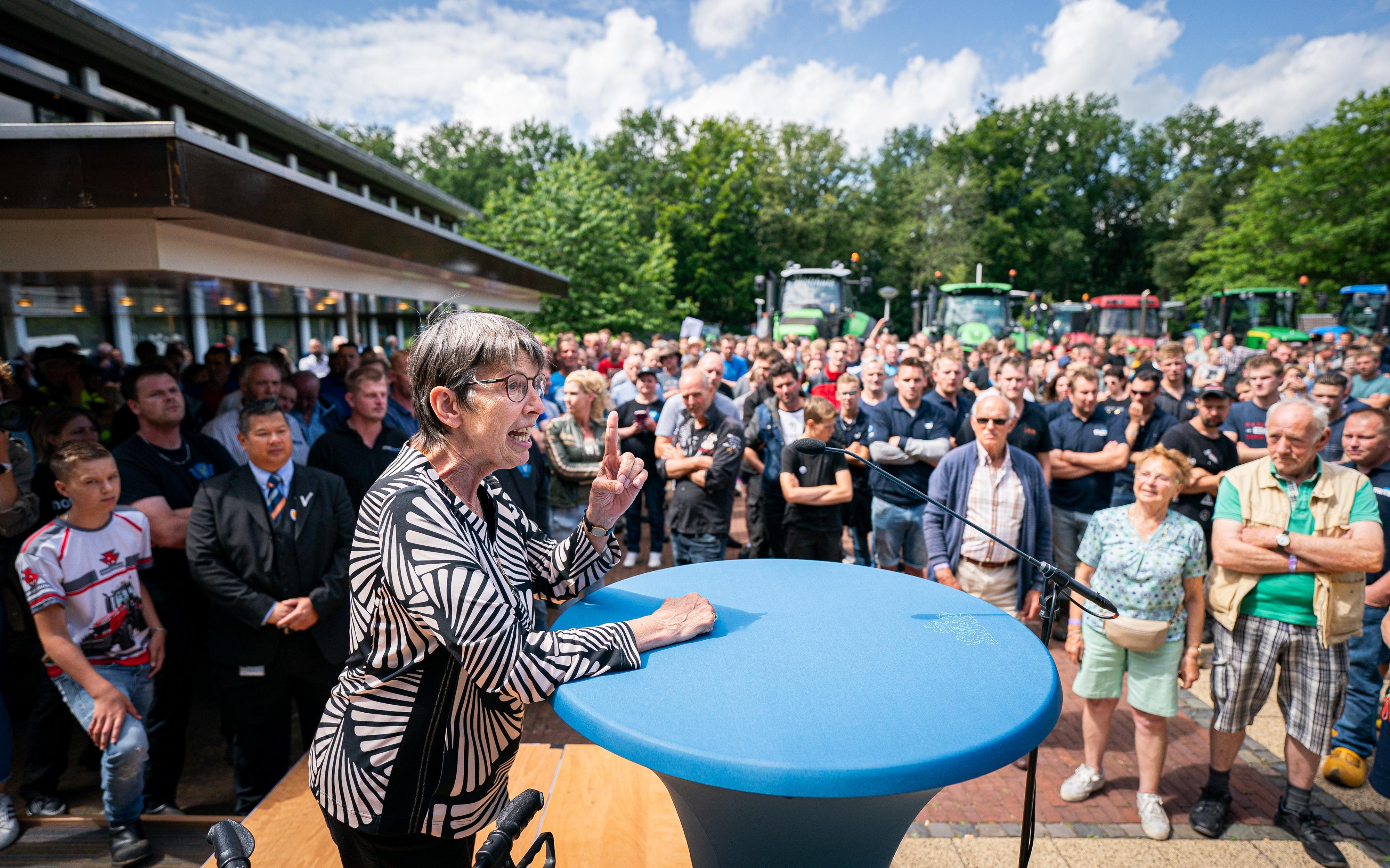 Het boerenprotest vorige maand bij het Provinciehuis in Assen markeerde de overgang naar de juridische aanpak van de FDF. Het boerenprotest vorige maand bij het Provinciehuis in Assen markeerde de overgang naar de juridische aanpak van de FDF.