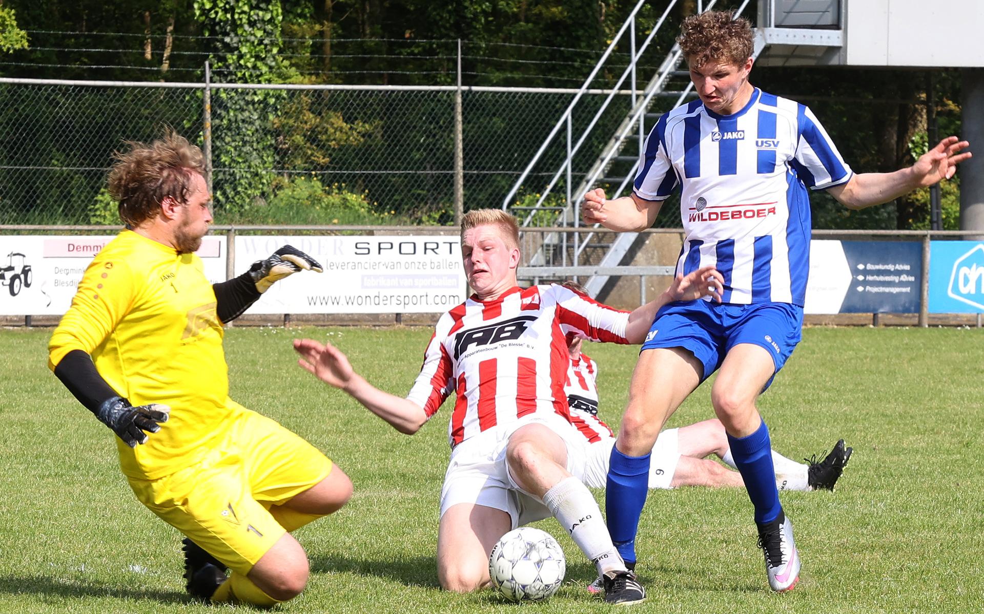 De Blesse speelt nacompetitie voor promotie naar derde klasse. Spannende slotdag loopt voor rood-wit