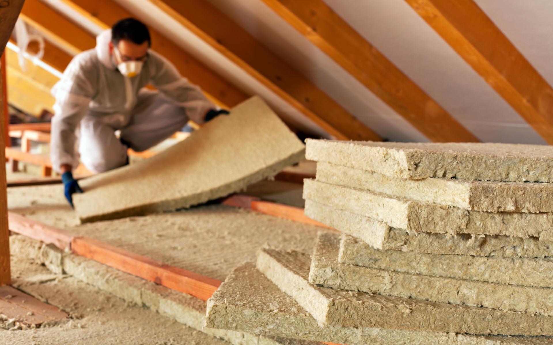 Het isoleren van een dak is een belangrijke maatregel om energie te besparen. 