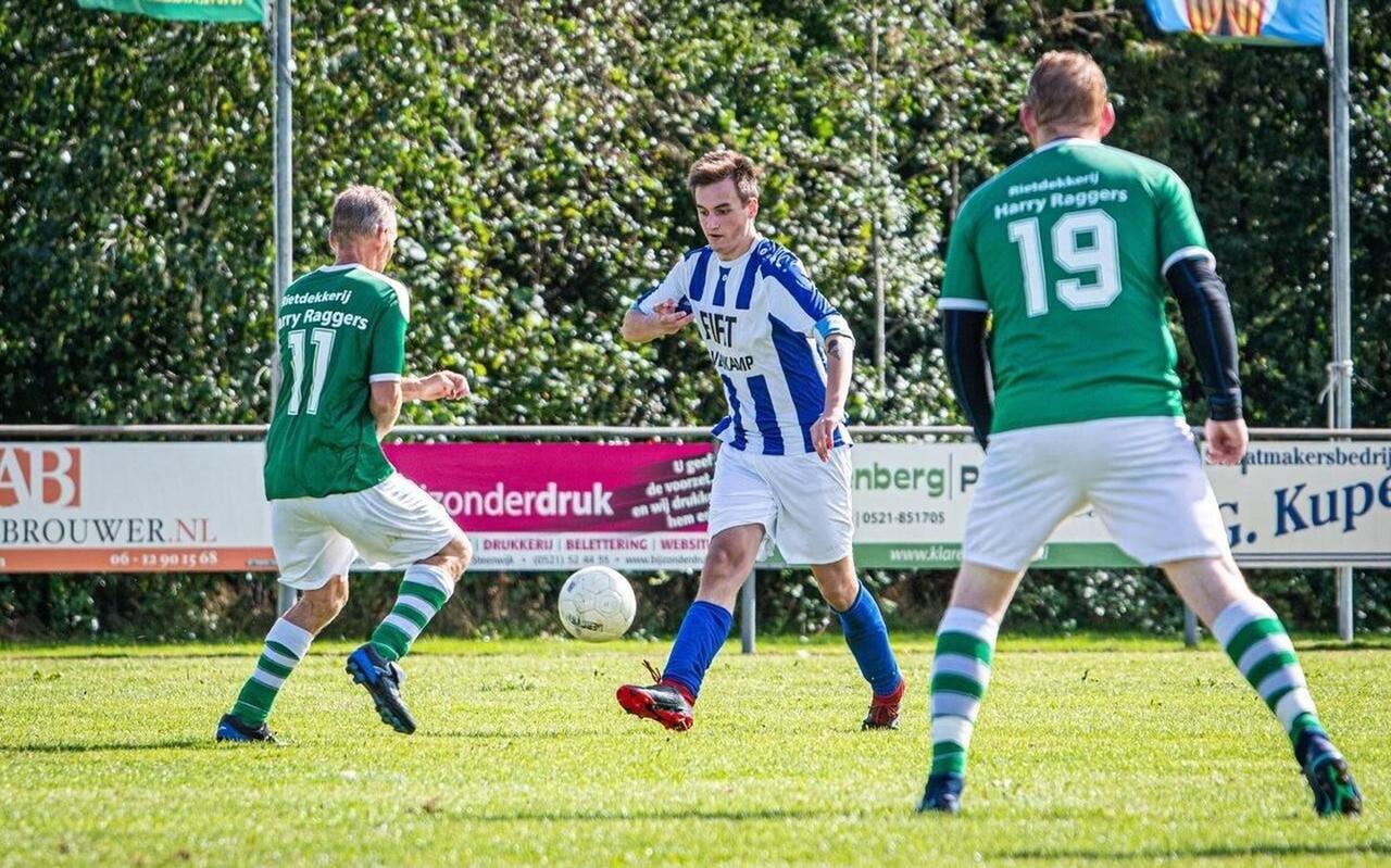 Willemsoord hier tijdens een competitiewedstrijd, de groenhemden dromen van een potje voetbal Willemsoord hier tijdens een competitiewedstrijd, de groenhemden dromen van een potje voetbal