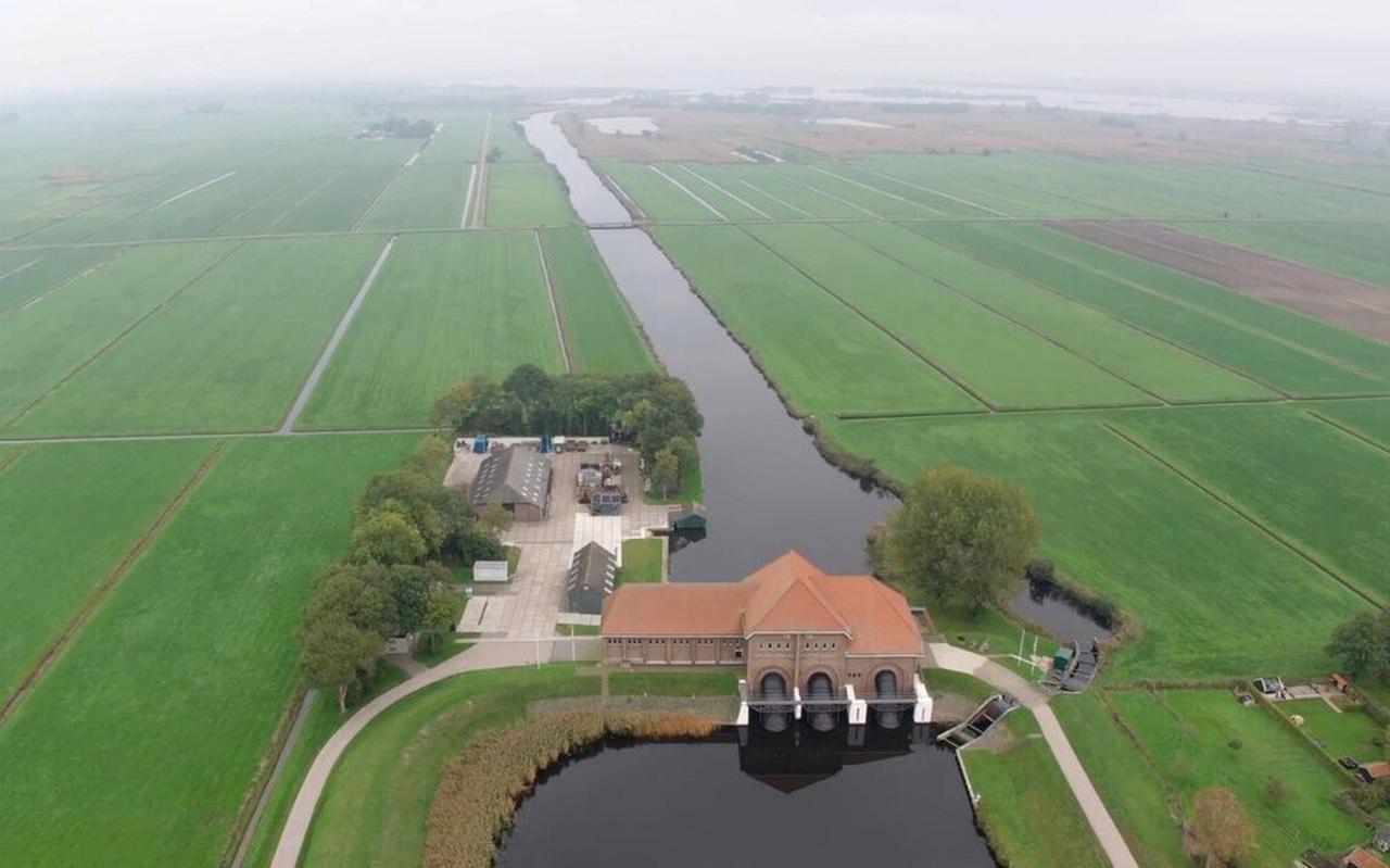 Luchtfoto van Gemaal Stroink en het Ettenlandsch Kanaal. Luchtfoto van Gemaal Stroink en het Ettenlandsch Kanaal.