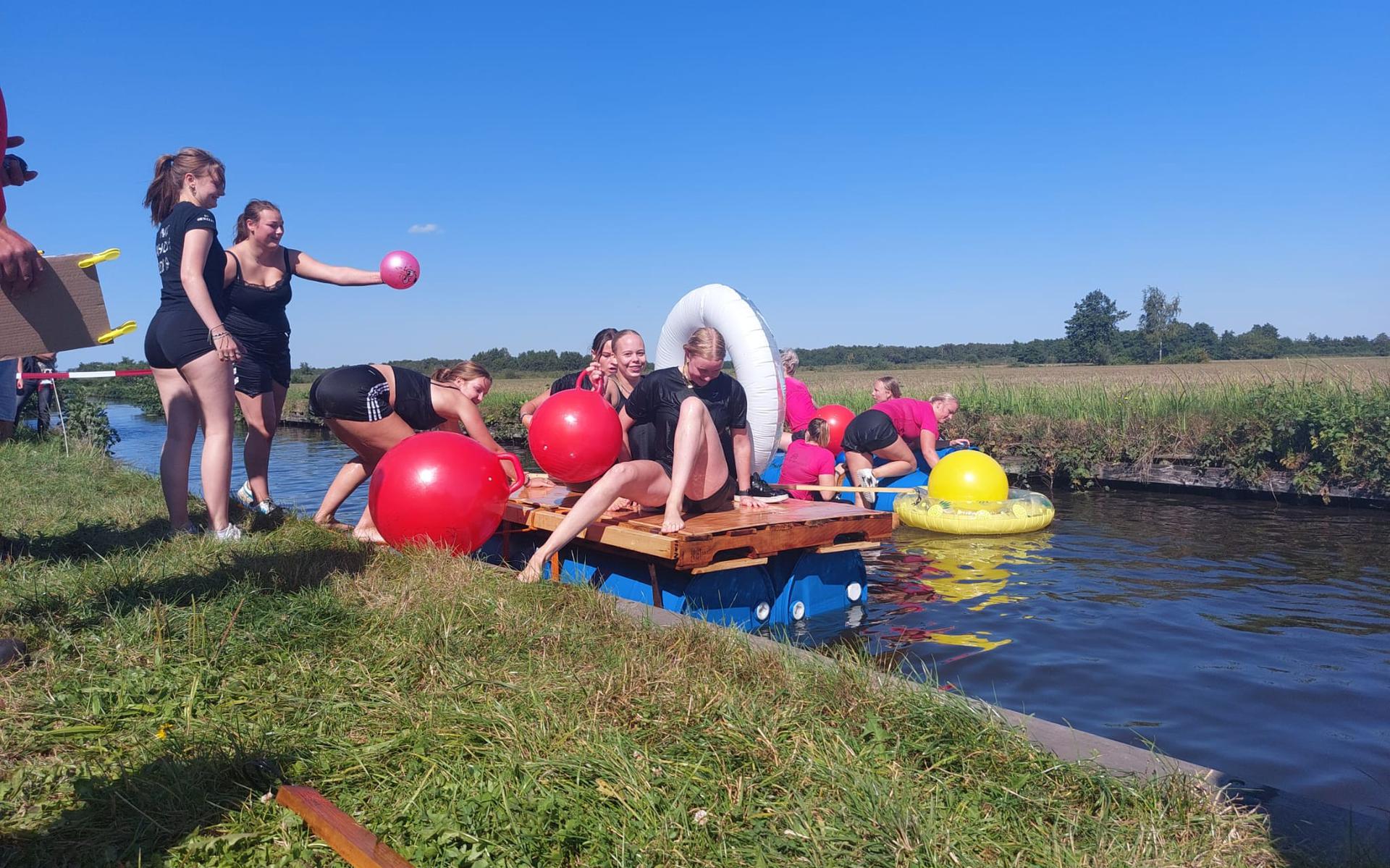 Vele Blije Gezichten Tijdens Dorpsfeest In Wanneperveen Meppeler