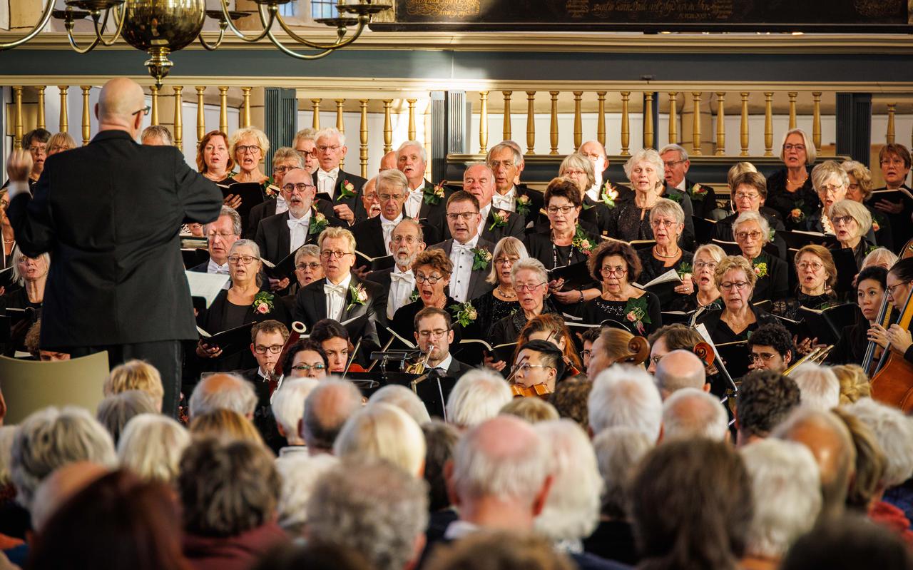 De Christelijke Oratoriumvereniging Steenwijk tijdens haar jubileumconcert in de Grote Kerk