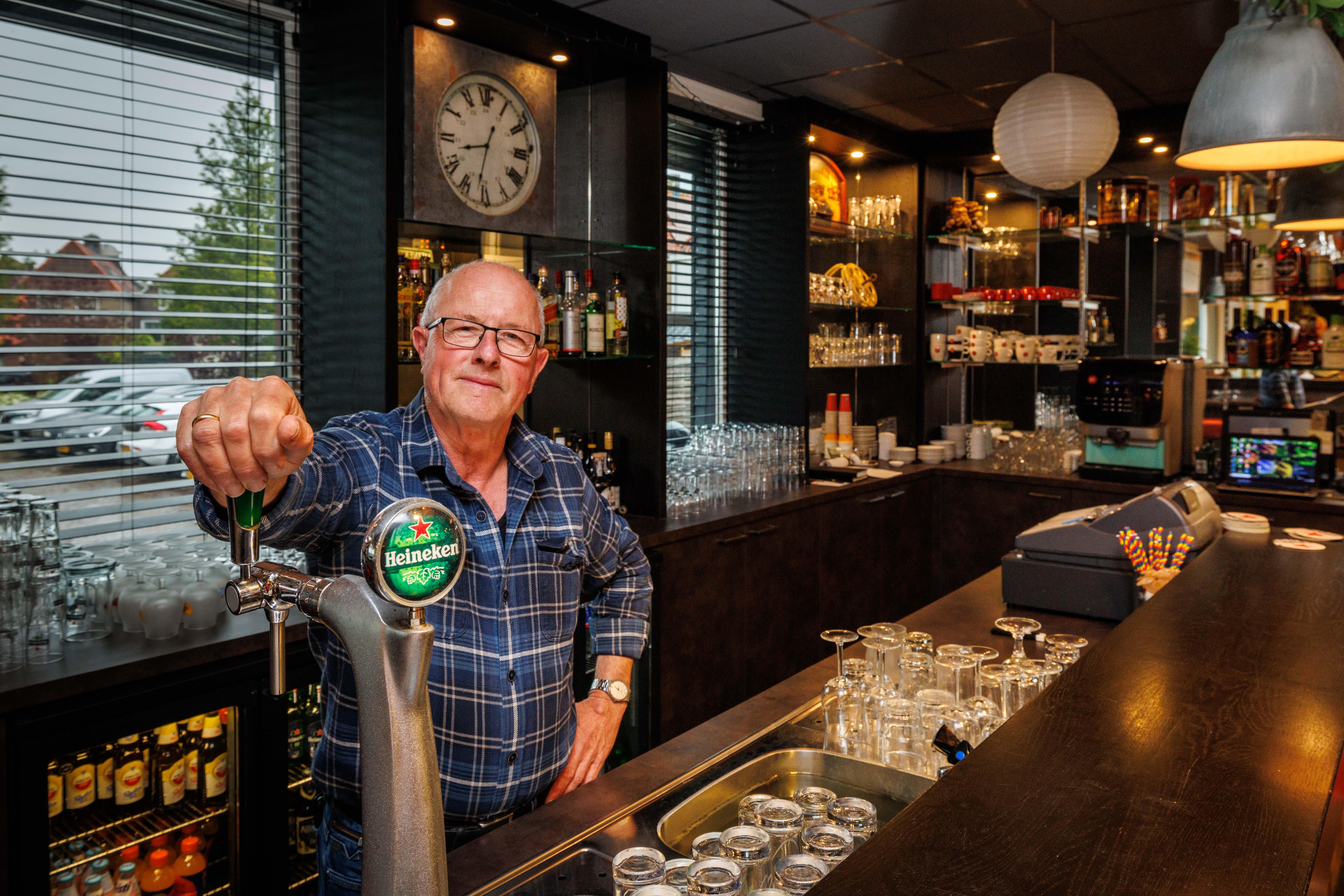 Na 27 jaar neemt Tinus afscheid van De Ploats in Blokzijl: ‘Je kunt hier echt een goede boterham ver