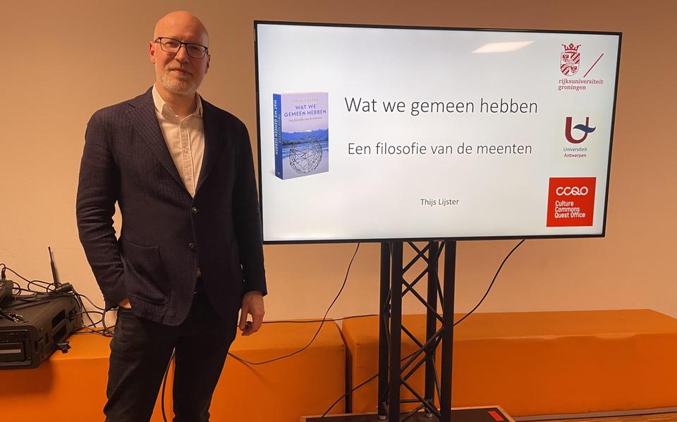 Filosoof Thijs Lijster spreekt in Theater De Meenthe over meenten. 