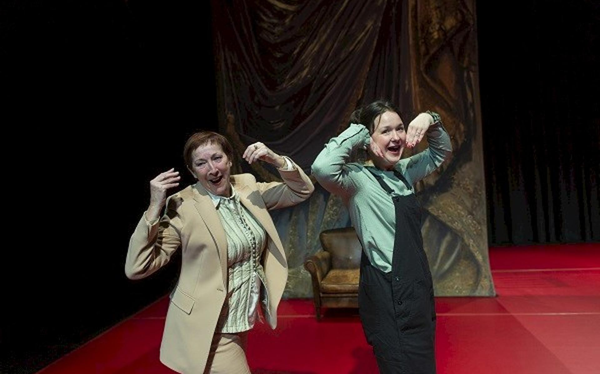 Loes Luca Speelt Overtuigend De Rol Van Haar Leven In Rabo Theater De 