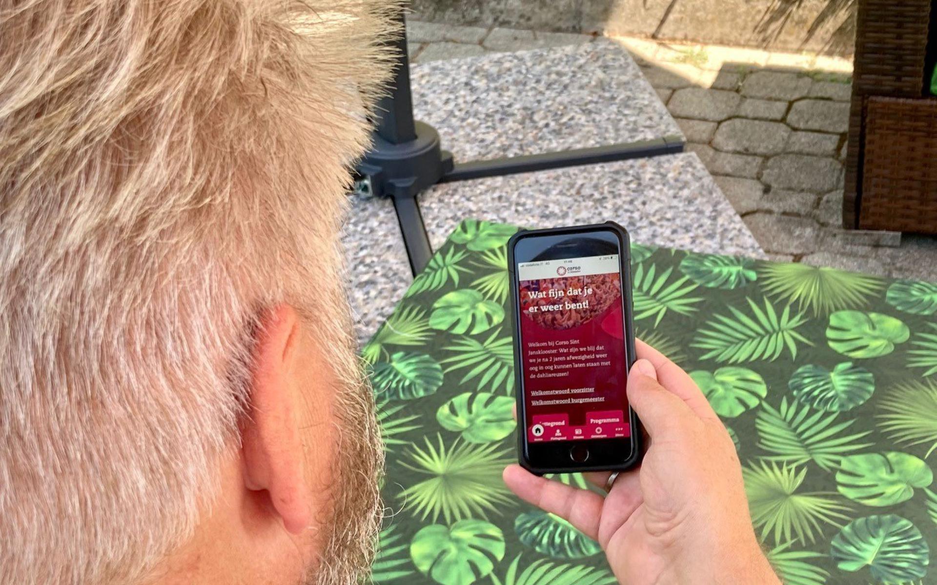 Corso van Sint Jansklooster gaat met zijn tijd mee: ‘Met de app maken we de wandeling een gids naar de toekomst’