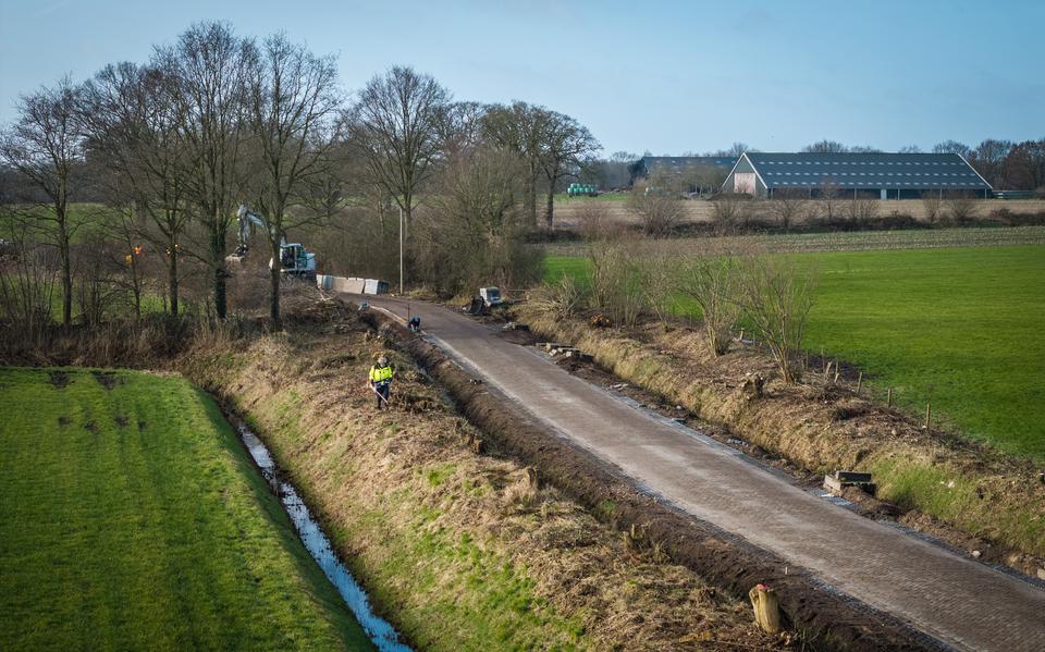 In vrijwel heel Steenwijkerland is er dit jaar groot onderhoud aan wegen, paden, bruggen en speelplaatsen, zoals eerder in Paasloo.