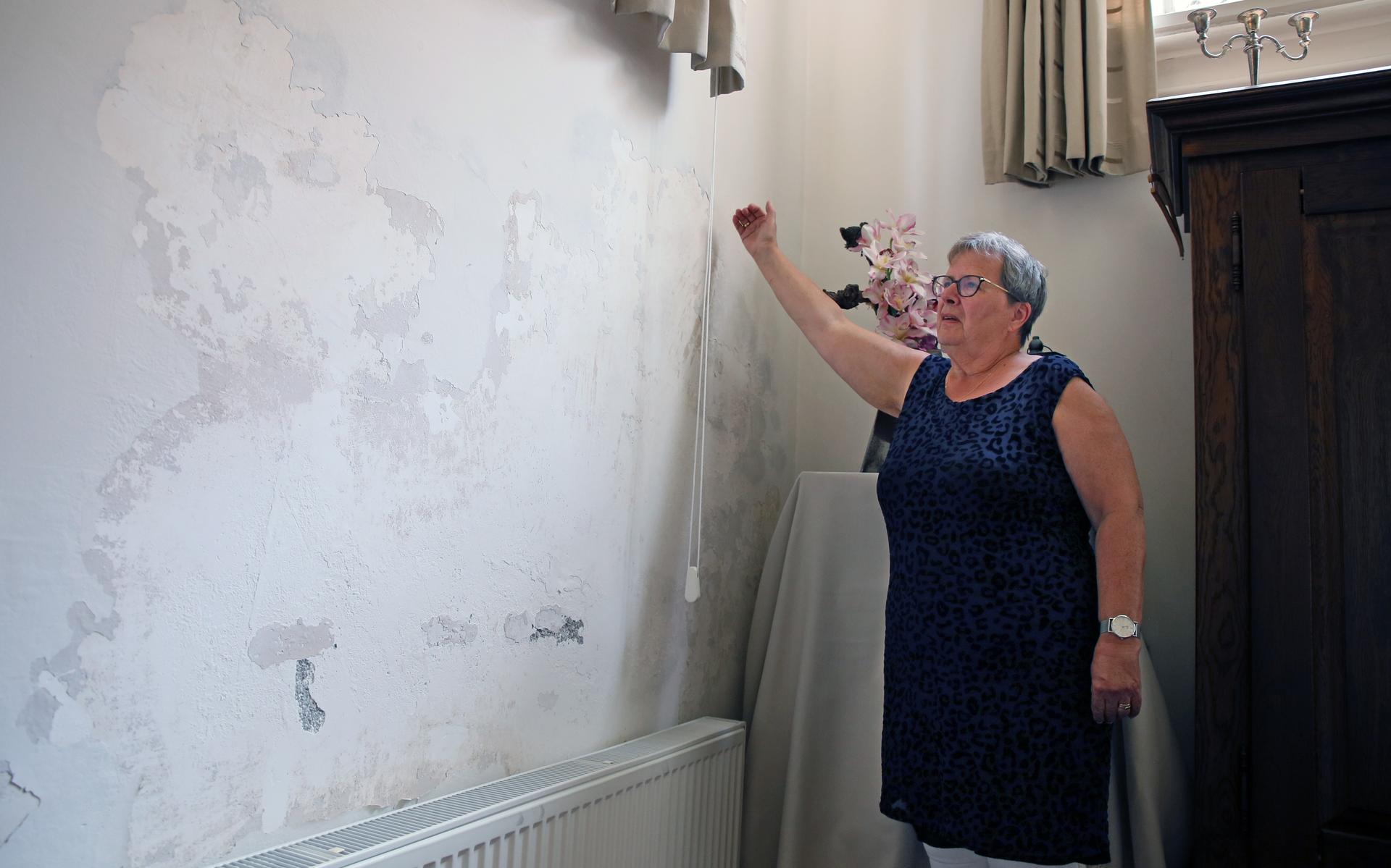 Verdwenen Zuiderzee neemt nog altijd wraak in Kuinre. Kerkmuur doet al twee eeuwen moeilijk. Stucwer