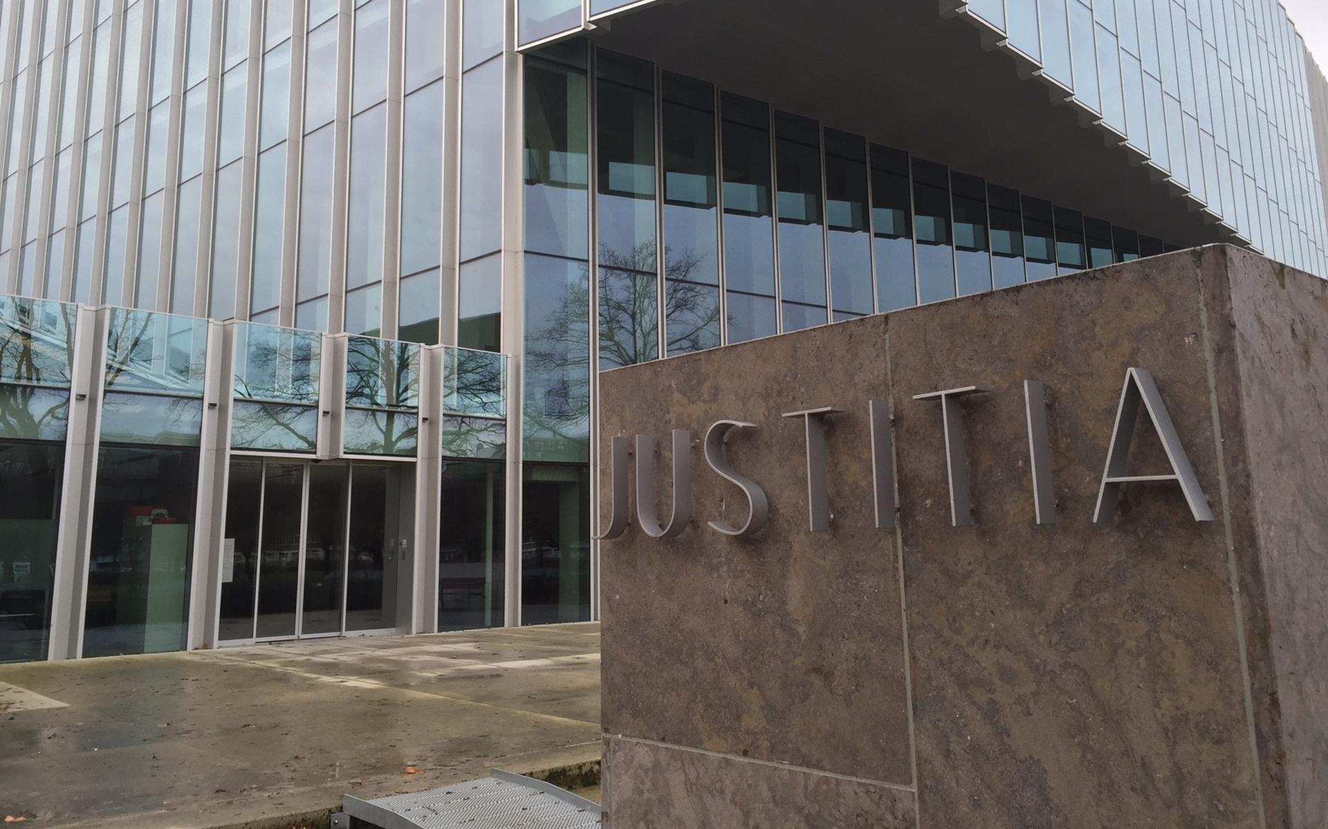 Vrouw (62) krijgt celstraf na ontdekken van hennepkwekerijen en stekjesfabriek in Staphorst - Meppel