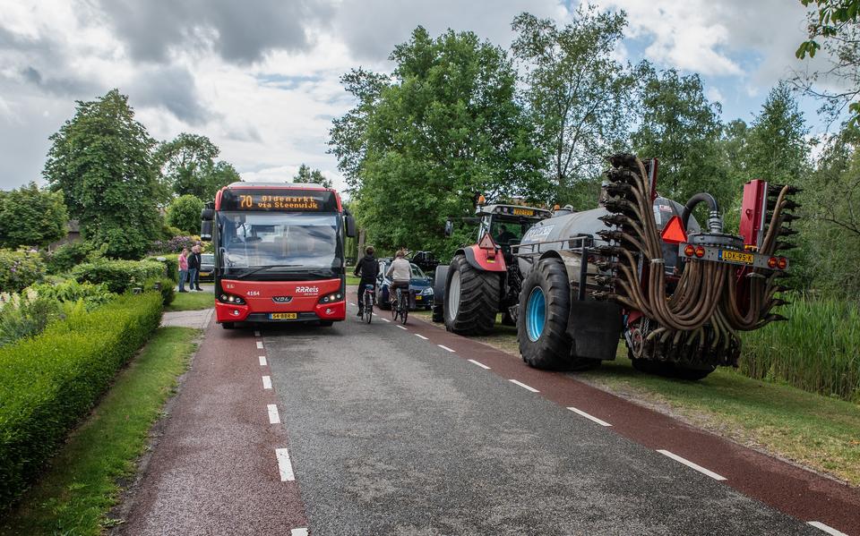 Op de oude Beulakerweg in Giethoorn is het soms dringen geblazen.